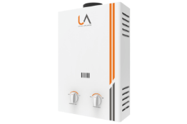 Calentador de agua instantáneo de UA United Appliances (posiblemente de 6 litros) de color blanco con franjas decorativas naranjas y grises. Muestra perillas de control para el ajuste de flama y flujo de agua.